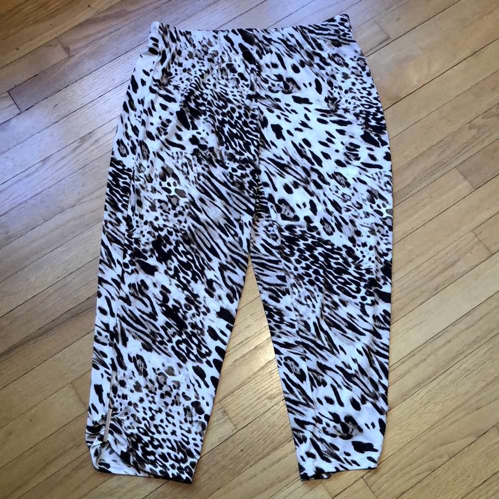 CHICOS  size 1 (crop) tan/brown animal print pants